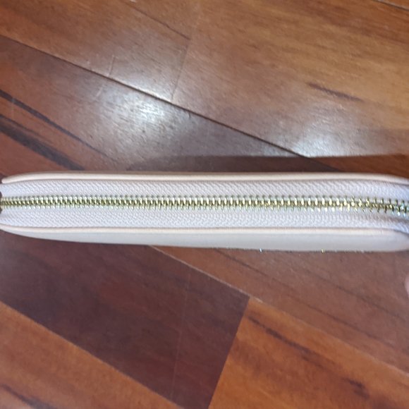 BEBE PALE PINK - GOLD - CRYSTAL STUDDED - RAISED LOGO - WALLET NEW WITHOUT … - Picture 4 of 4